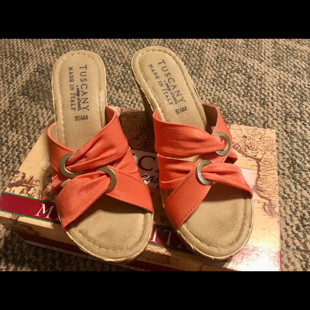 LIKE NEW!!! Tuscany sandals size 5.5
*PRICE FIRM*
